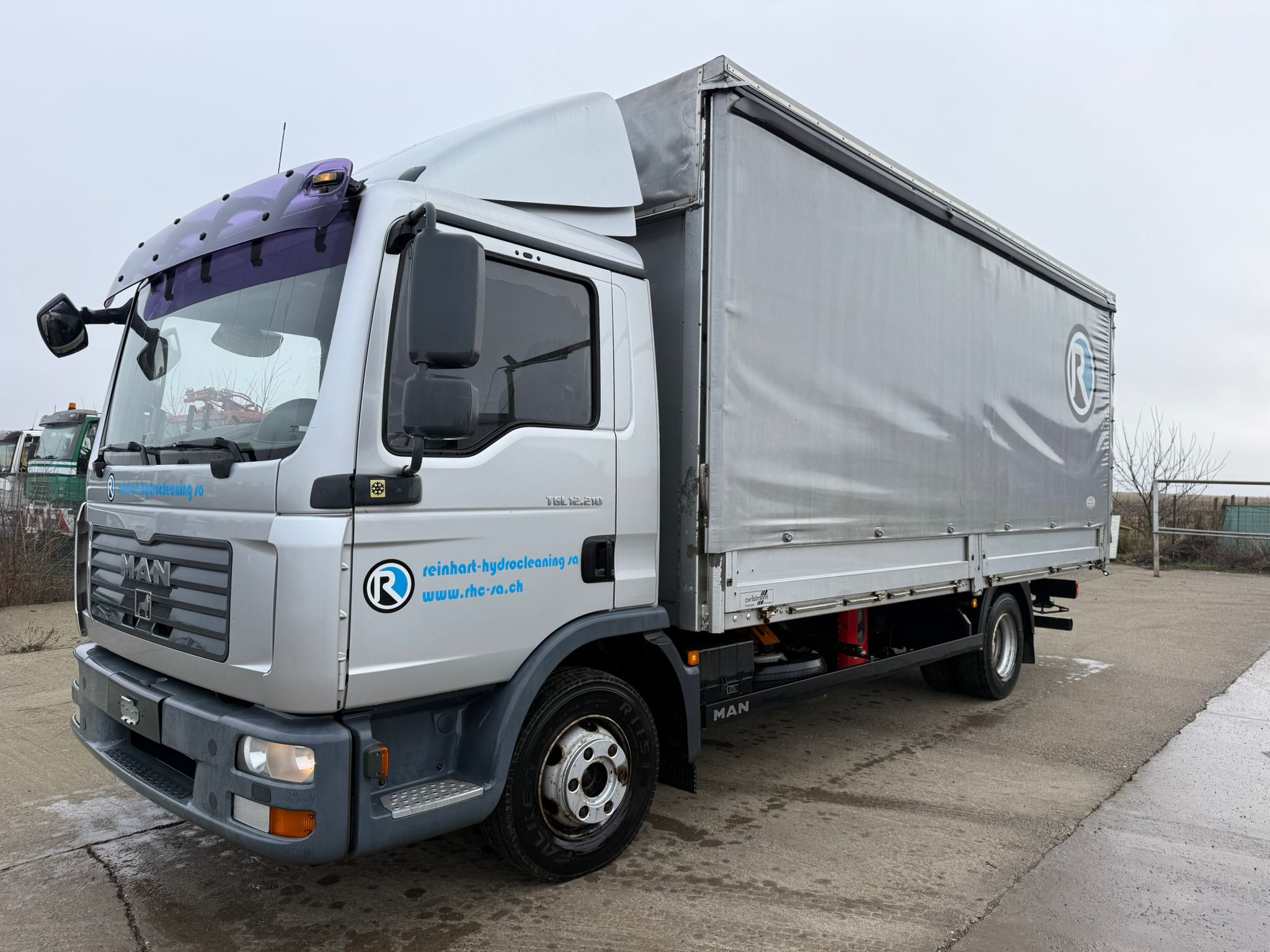 1771598683_WhatsApp-Image-2026-02-19-at-16.18.49-1